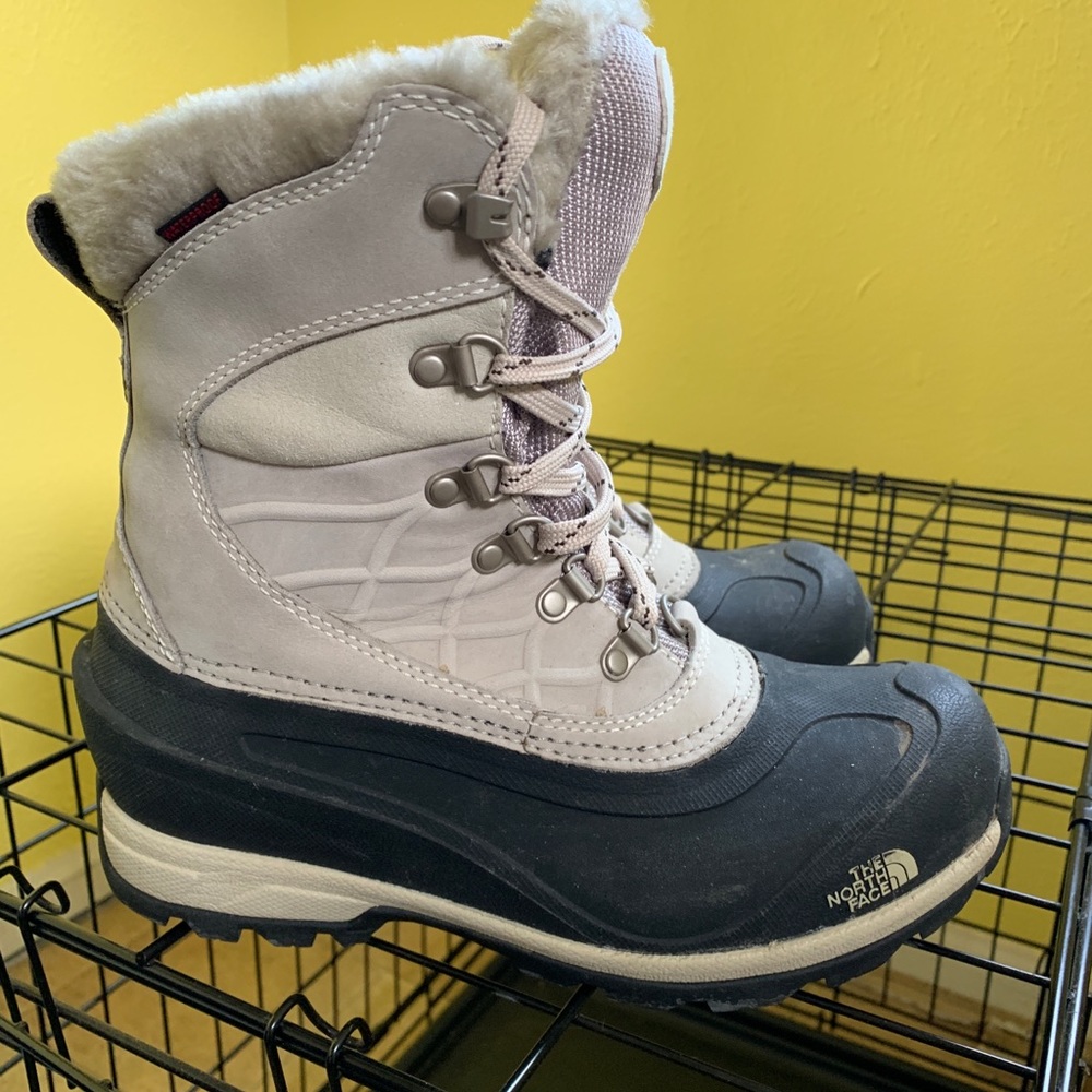 Snow boots